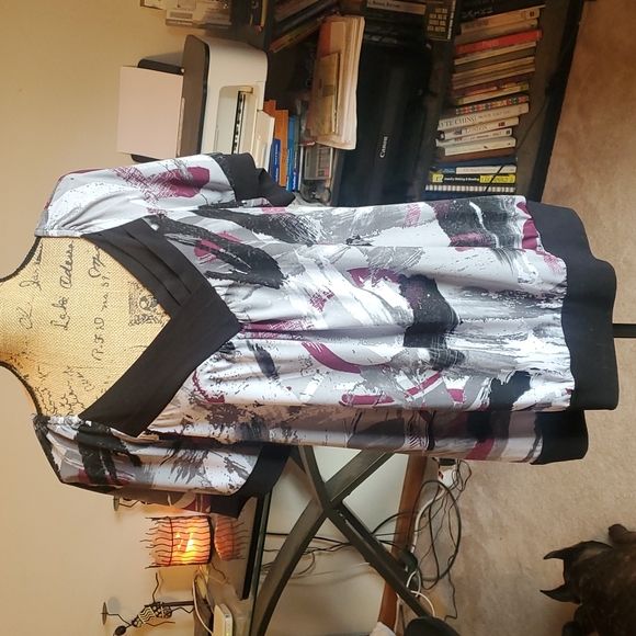 Maurices size 3 geometric abstract design blouse - Picture 1 of 6